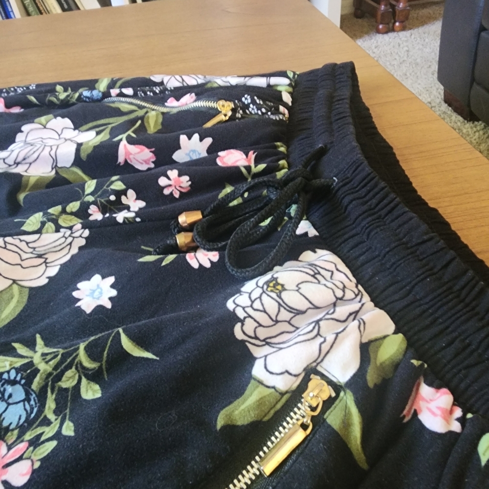 Indero Floral Joggers - Picture 3 of 4